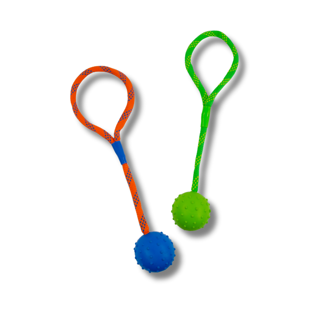 ROCKY CHUMS PELOTA CH 2  DE CAUCHO SOLIDO C/PICOS Y CUERDA DE 30cm DE POLIPROPILENO BY SHARPAW