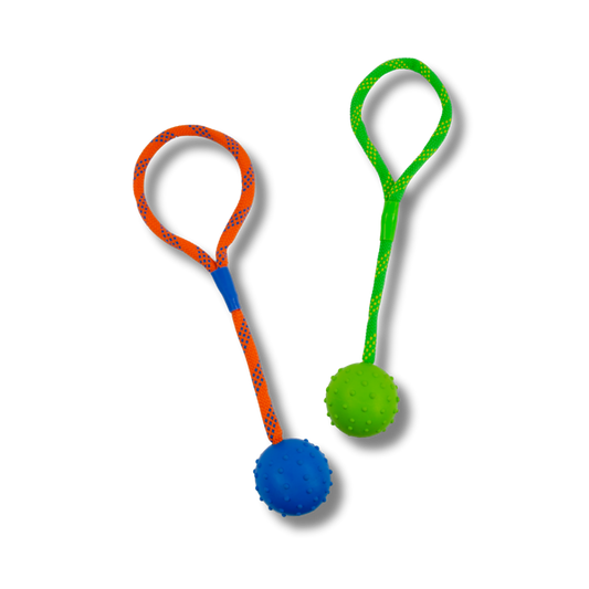 ROCKY CHUMS PELOTA CH 2  DE CAUCHO SOLIDO C/PICOS Y CUERDA DE 30cm DE POLIPROPILENO BY SHARPAW