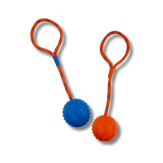 ROCKY CHUMS PELOTA GDE 2.8  DE CAUCHO SOLIDO C/PICOS Y CUERDA DE 30cm DE POLIPROPILENO BY SHARPAW