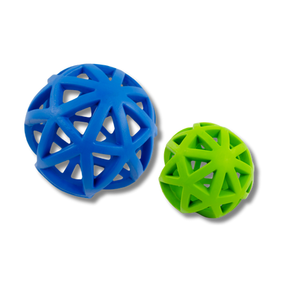 Pelota de Caucho Natural Rocky Chums  Juguete para Perros con Triángulos SharPaw